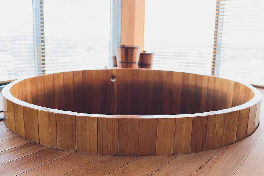 Luxurious Cedar Plunge Tub: Immerse Yourself in Relaxation